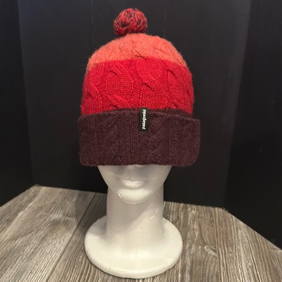 Patagonia Women’s  Beenie hat - Picture 3 of 13